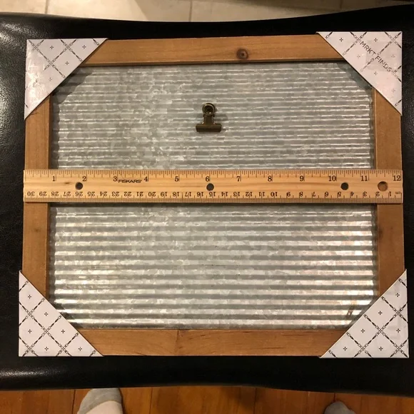 Rustic farmhouse style wooden frame w/corrugated metal & photo clip - Picture 9 of 10
